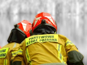 Pożar bloku mieszkalnego w Ząbkach. Są ranni