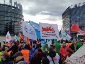 Przeciwko nadużyciom w podwykonawstwie i pośrednictwie pracy. Solidarność wzięła udział w proteście w Strasburgu