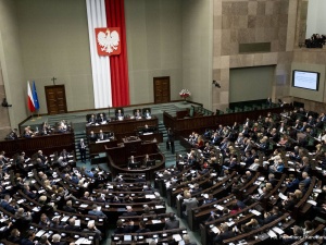 KO z potężnym spadkiem, Konfederacja mocno w górę. Zobacz najnowszy sondaż