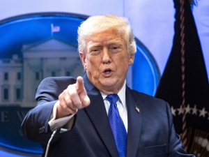 Sąd Najwyższy ogranicza cła. Trump zapowiada nowe taryfy
