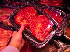 O napływie skażonej wołowiny z Brazylii wiedziano od października. Reakcja po miesiącach