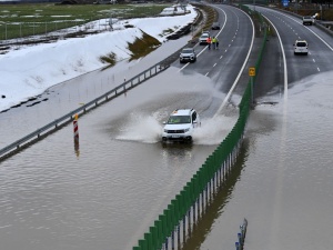 Groźna sytuacja hydrologiczna w Polsce. Alerty IMGW w 14 województwach