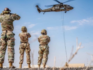 Ataki USA na Iran mogą potrwać cztery tygodnie; narasta niepokój na rynku ropy