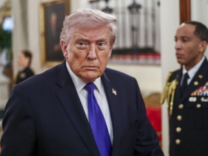 Ambasady USA pod ostrzałem Iranu. Trump zapowiada odwet