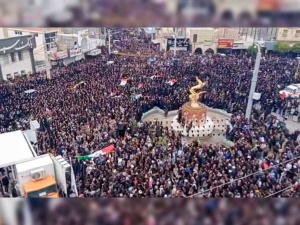 Atak na Iran. Manifestacja podczas pogrzebu dziewcząt, które zginęły w zbombardowanej szkole