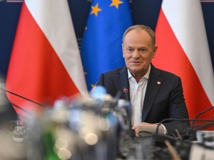 Tusk z radą dla Polaków: Kto nie musi, niech nie leci
