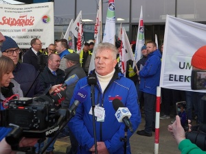 Chodzi o gospodarkę regionu. Około 200 osób manifestowało w obronie miejsc pracy w Elektrowni Rybnik