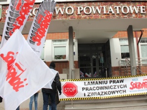 PIP potwierdza. Zwolnienie wiceprzewodniczącego „S” w Starostwie Powiatowym w Hrubieszowie było niezgodne z prawem