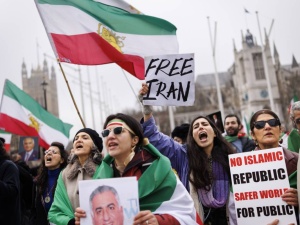 „Islamska Republika Iranu trzyma się mocno”