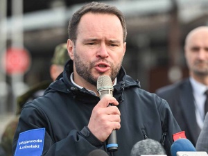 Wojewoda zdjął krzyż w urzędzie. Jest decyzja sądu