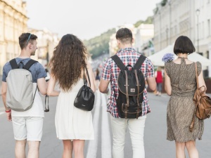 Pokolenie młodych bardziej konserwatywne niż starsi? Zaskakujące wyniki badania w 29 krajach