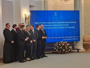 W Pałacu Prezydenckim rozpoczęła się uroczystość wręczenia przez prezydenta Orderów Orła Białego i Orderów Odrodzenia Polski [WIDEO]