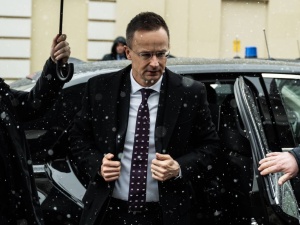 Szef węgierskiego MSZ: Możliwe powiązania zatrzymanego konwoju z ukraińską mafią wojenną