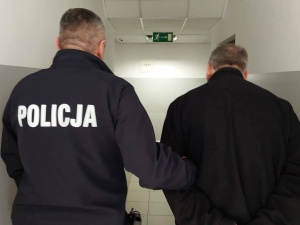 Ukrainiec wiózł plakaty propagujące nazizm. Szybka akcja Policji