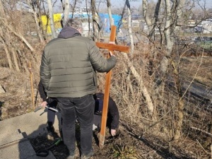 Krzyże wróciły na Kopiec Powstania Warszawskiego