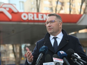 TVN do Czarnka: „Jak obniżymy ceny paliwa, ludzie je wykupią”