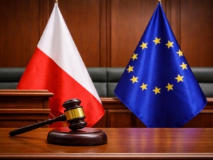 Nowy pomysł Żurka: od maja w polskich sądach flaga UE obowiązkowo obok polskiej