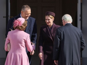 Karol XVI Gustaw przyjechał do Polski. Prezydent Nawrocki powitał parę królewską