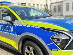 Dramatyczny wypadek w Pruszczu Gdańskim. Samochód dachował i potrącił pieszą