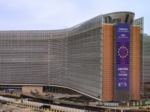 KE poważnie zaniepokojona polskim konfliktem wokół SAFE