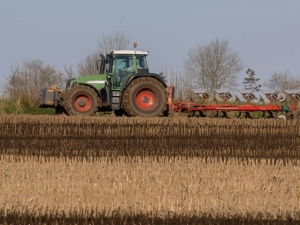 Telus o sytuacji rolników: Drogie paliwo, drogie nawozy, tanie zboże i brak pomocy tego rządu