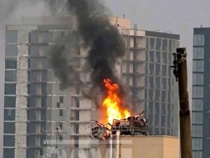 Ambasada USA ostrzelana. Nad budynkiem unosi się dym