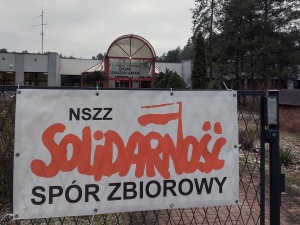 Dyrektor DPS w Lublińcu wezwała policję w związku z banerem Solidarności. To działanie prowadzące do eskalacji konfliktu