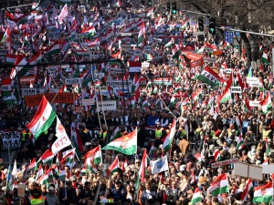 Potężny marsz poparcia dla Viktora Orbana w Budapeszcie