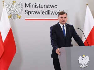 „Teraz Holland może nazywać polskich żołnierzy 's...synami'. Oświadczenie Zbigniewa Ziobry po wyroku sądu