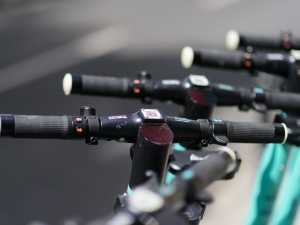 Jechał hulajnogą po S8. Tłumaczenie 28-latka zaskakuje