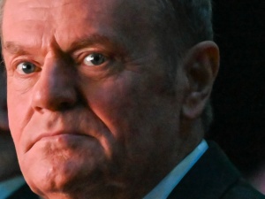 Mamy nowy sondaż ws. SAFE. Polacy podzieleni, minimalna przewaga jednej opcji