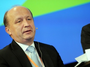 Tȟašúŋke Witkó: Armia z brukselskiego sufitu