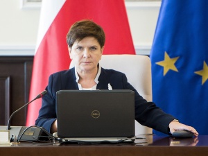 KE przekaże 700 tys. euro na pomoc migrantom. Beata Szydło: To gest zły i kompletnie bezmyślny