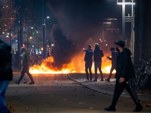 Holandia: Policja strzelała do demonstrantów. Siedem osób rannych