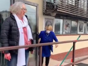 [video] Umyć mi to, nie będę za darmo robiła!. Starć pani sprzątaczki z Lempart było więcej. Nowy film