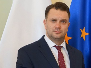 „Szukanie haków zbiegło się w czasie z propozycjami przejścia na stronę opozycji”. Jest oświadczenie Łukasza Mejzy