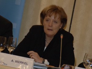 Merkel wpływała na decyzje niemieckiego Trybunału Konstytucyjnego? Kanclerz jadła kolację z jego prezesem
