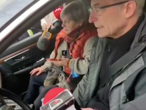 Ochojska została zatrzymana przez policję. Internauci nie pozostawili na niej suchej nitki [WIDEO]