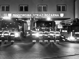 W całej Polsce zawyły syreny. Strażacy oddali hołd ofiarom tragicznego wypadku [WIDEO]
