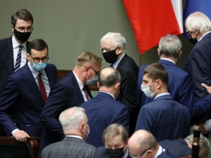 PiS wygrało w Sejmie jednym głosem. Dwie posłanki opozycji wystosowały oświadczenia