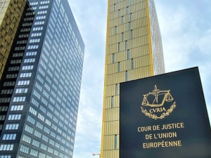 Do wyjaśnienia afery TSUE powinien zawiesić działalność