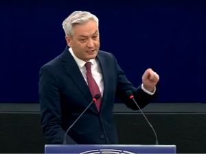 Nawet Biedroń jest „przerażony” doniesieniami o korupcji wśród europejskich urzędników. „PE będzie domagał w tej sprawie wyjaśnień”