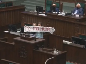„Glapiński z blondynami dosypują siana”. Kolejny „popis” Jachiry w Sejmie [VIDEO]