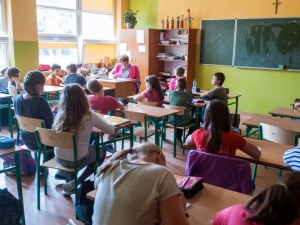 S sprzeciwia się wprowadzaniu podwyżek dla nauczycieli kosztem utraty 40 tys. miejsc pracy 