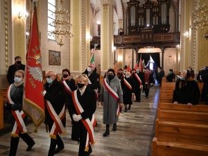 Solidarność z Podbeskidzia upamiętniła niesamowitą historię sztandaru z Rajczy 