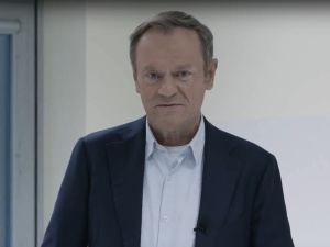 Zamiast budować partię sprzedaje książki. W PO rośnie niezadowolenie z Tuska
