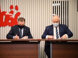 Solidarność oraz prezesi Orlenu, Lotosu i PGNiG podpisali umowę społeczną