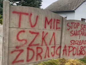 Wandale zniszczyli ogrodzenie jednej z posłanek. „Jeśli ktoś widział sprawcę, proszę piszcie!”  