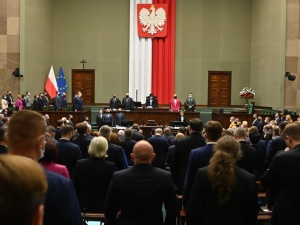[najnowszy sondaż] Tracą najwięksi, Konfederacja goni Hołownię