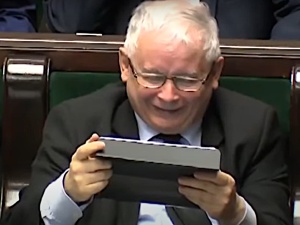 Śmieją się z niego, że „nie ma konta w social mediach”, a Kaczyński „wygrywa internety”